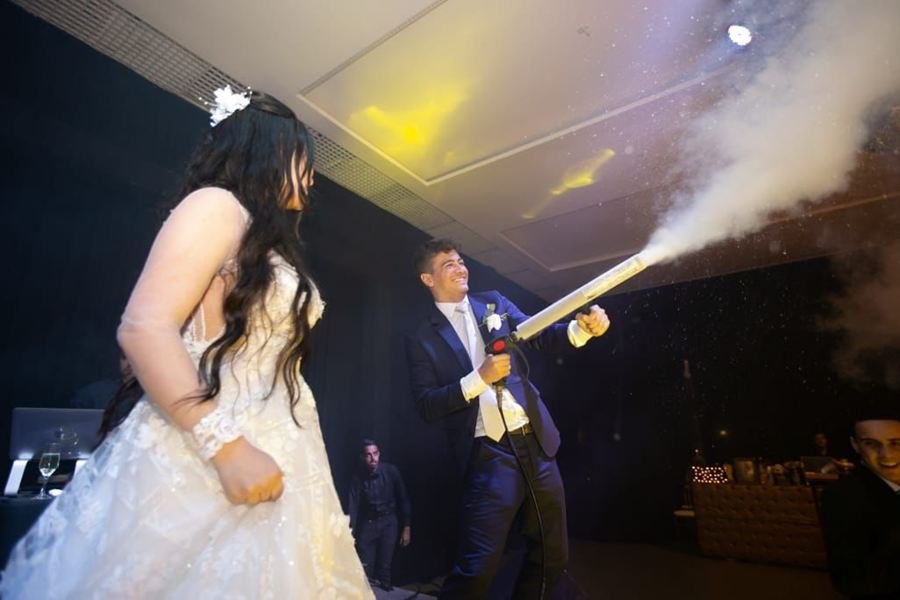 Noivo dispara CO2 ao lado da noiva em casamento com Edd Barros DJ.
